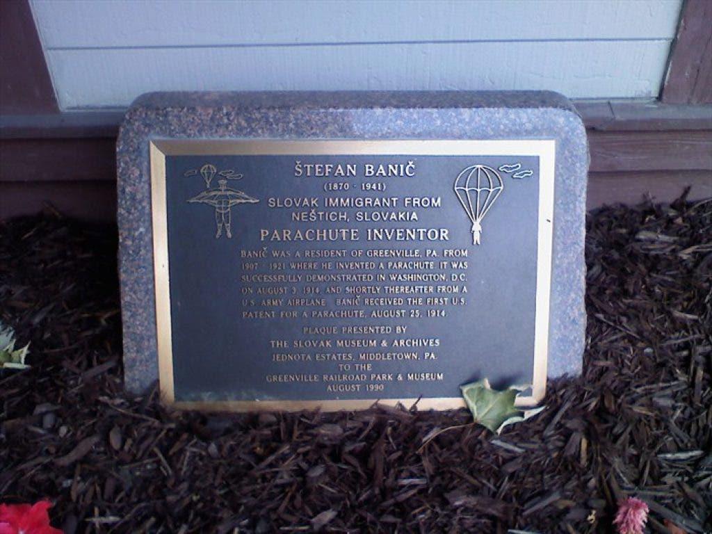 „An Unsung Hero: Štefan Banič, Inventor of the Military Parachute“ (Nepoznaný hrdina: Štefan Banič, vynálezca vojenského padáka)